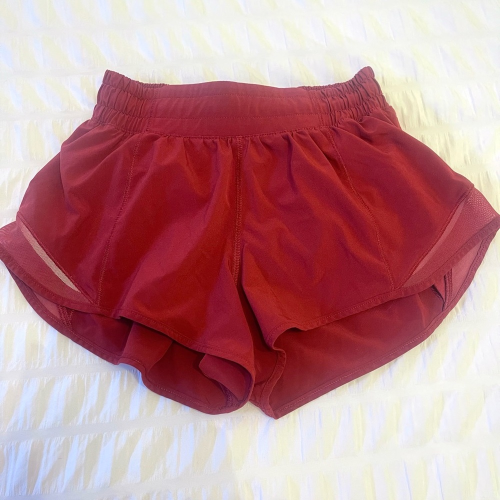 Lululemon 2.5 inch low-rise hotty hot shorts